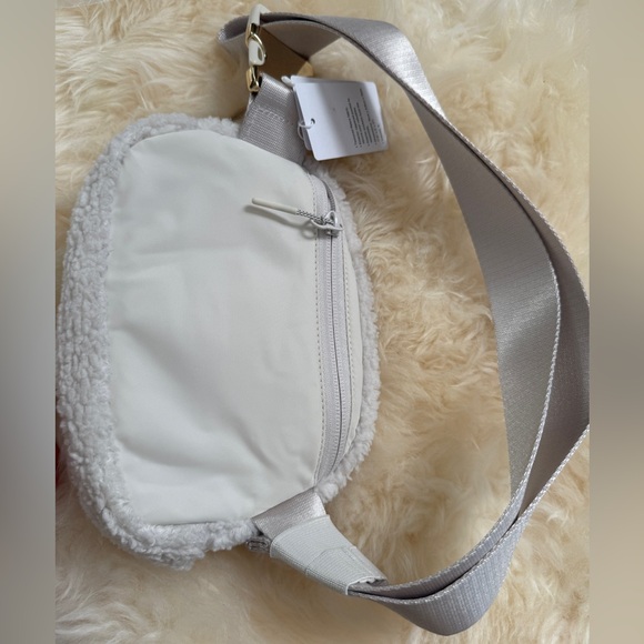 Lululemon Everywhere Belt Bag 1L *Fleece WhiteOpal/Gold - Picture 7 of 11
